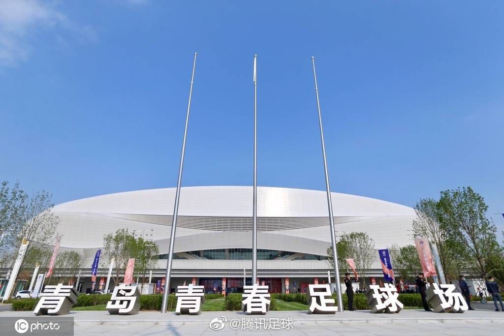 而张雨绮饰演的菁菁身上则有降魔师战服和环绕的丝带两种不同气质的装扮，贴合她在天庭和人间的不同角色